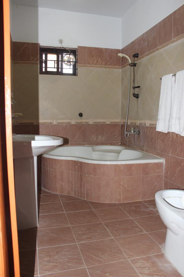 Luxury Inn Karachi Exterior photo