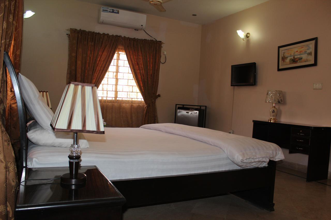 Luxury Inn Karachi Exterior photo
