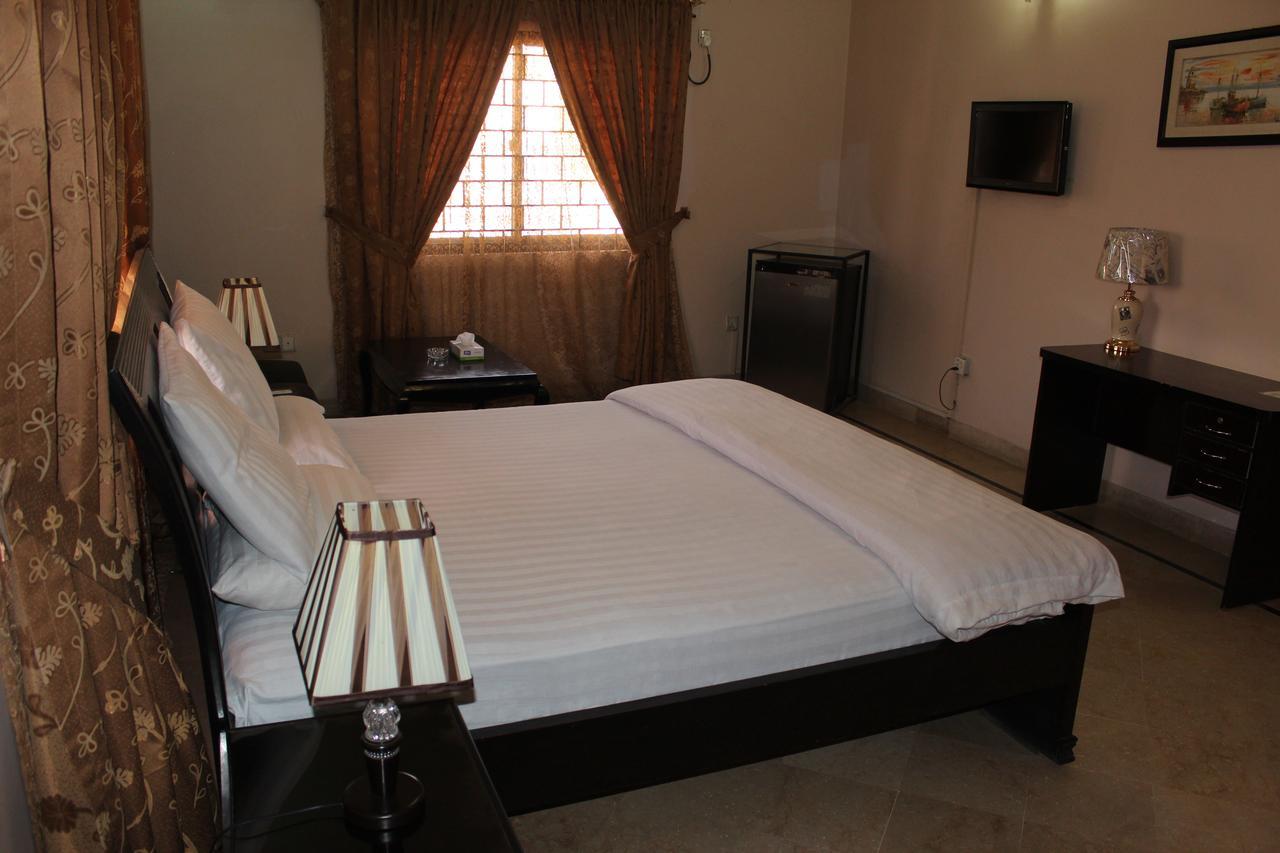 Luxury Inn Karachi Exterior photo