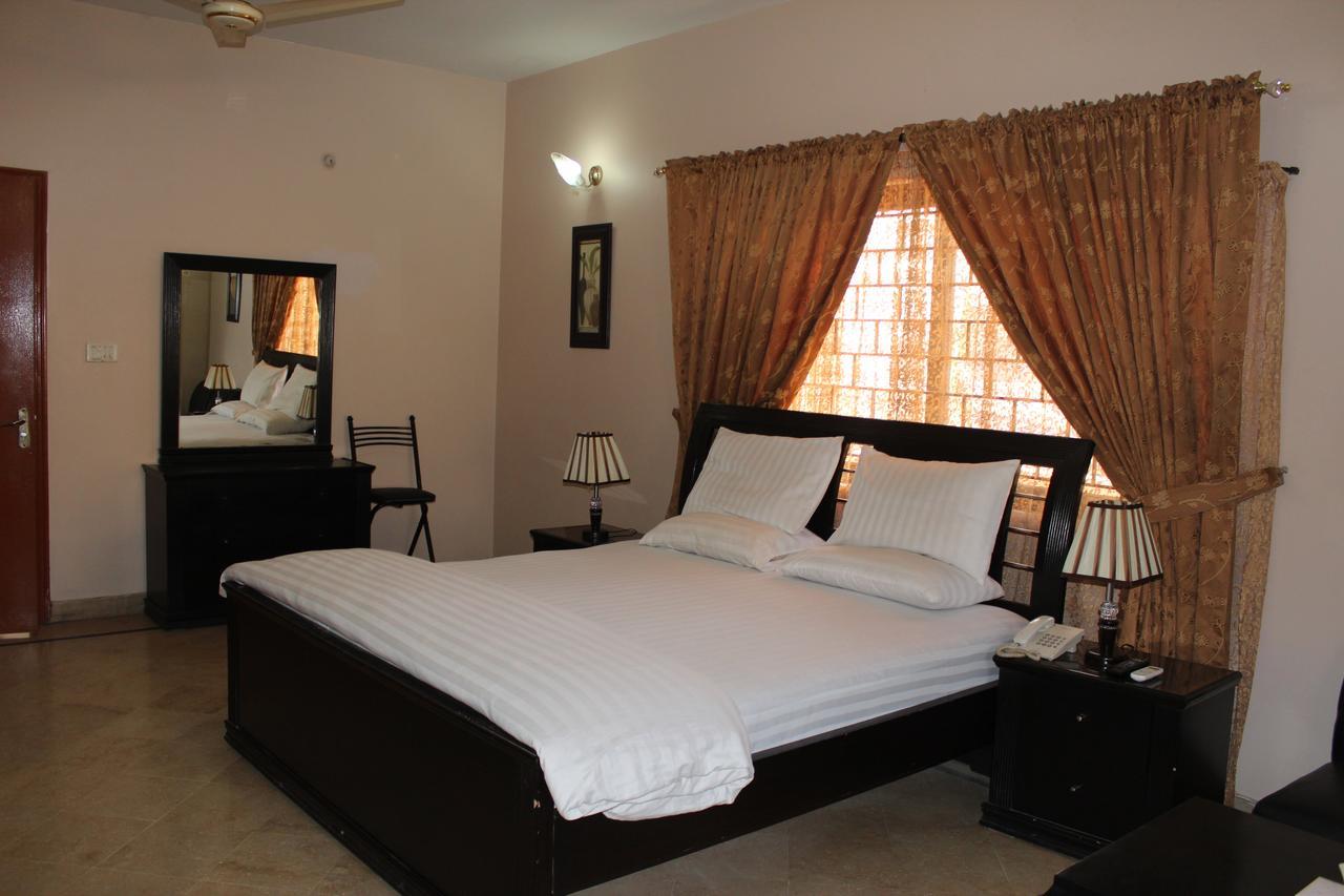 Luxury Inn Karachi Exterior photo