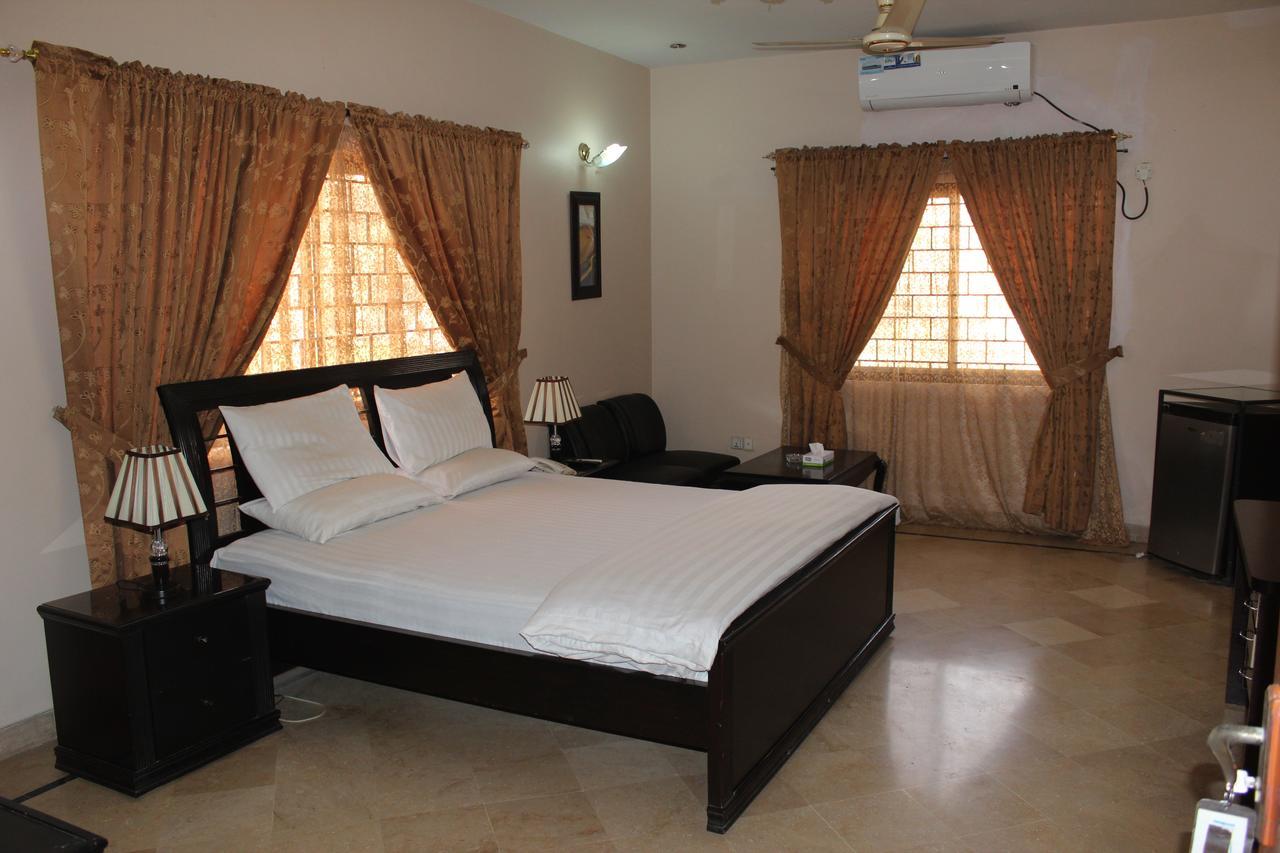 Luxury Inn Karachi Exterior photo