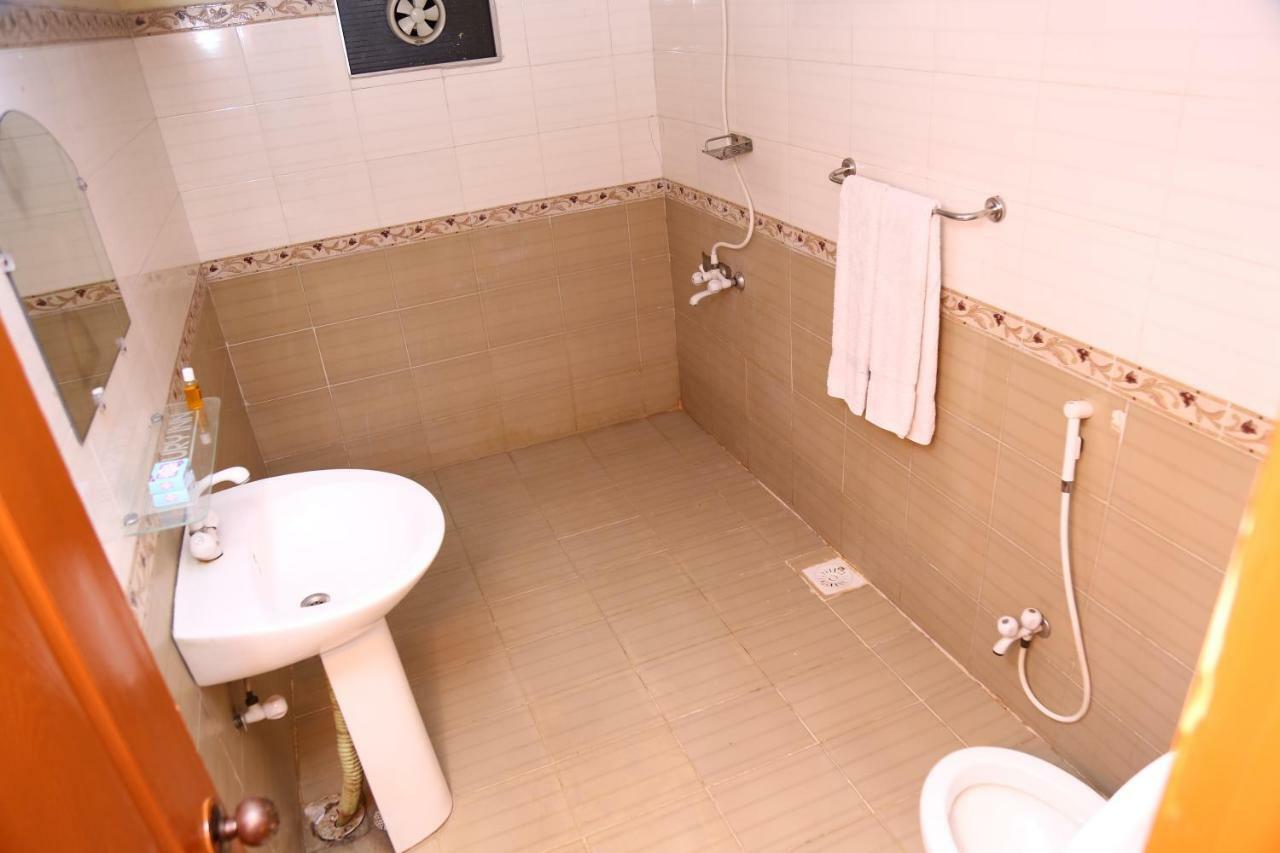 Luxury Inn Karachi Exterior photo