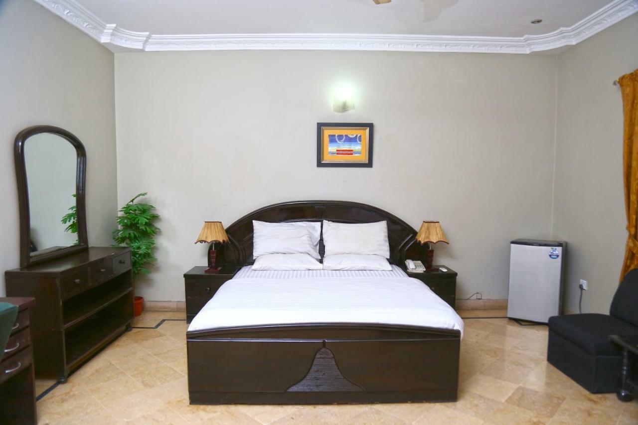 Luxury Inn Karachi Exterior photo